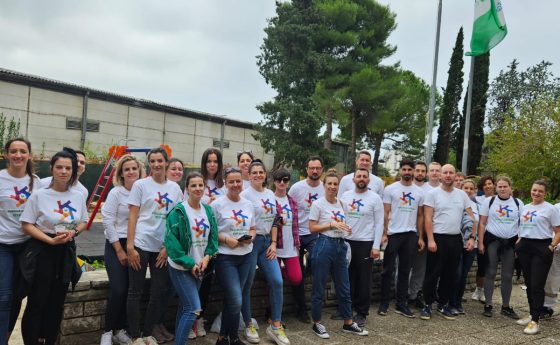 Volonteri OTP banke Voštarnici na dar